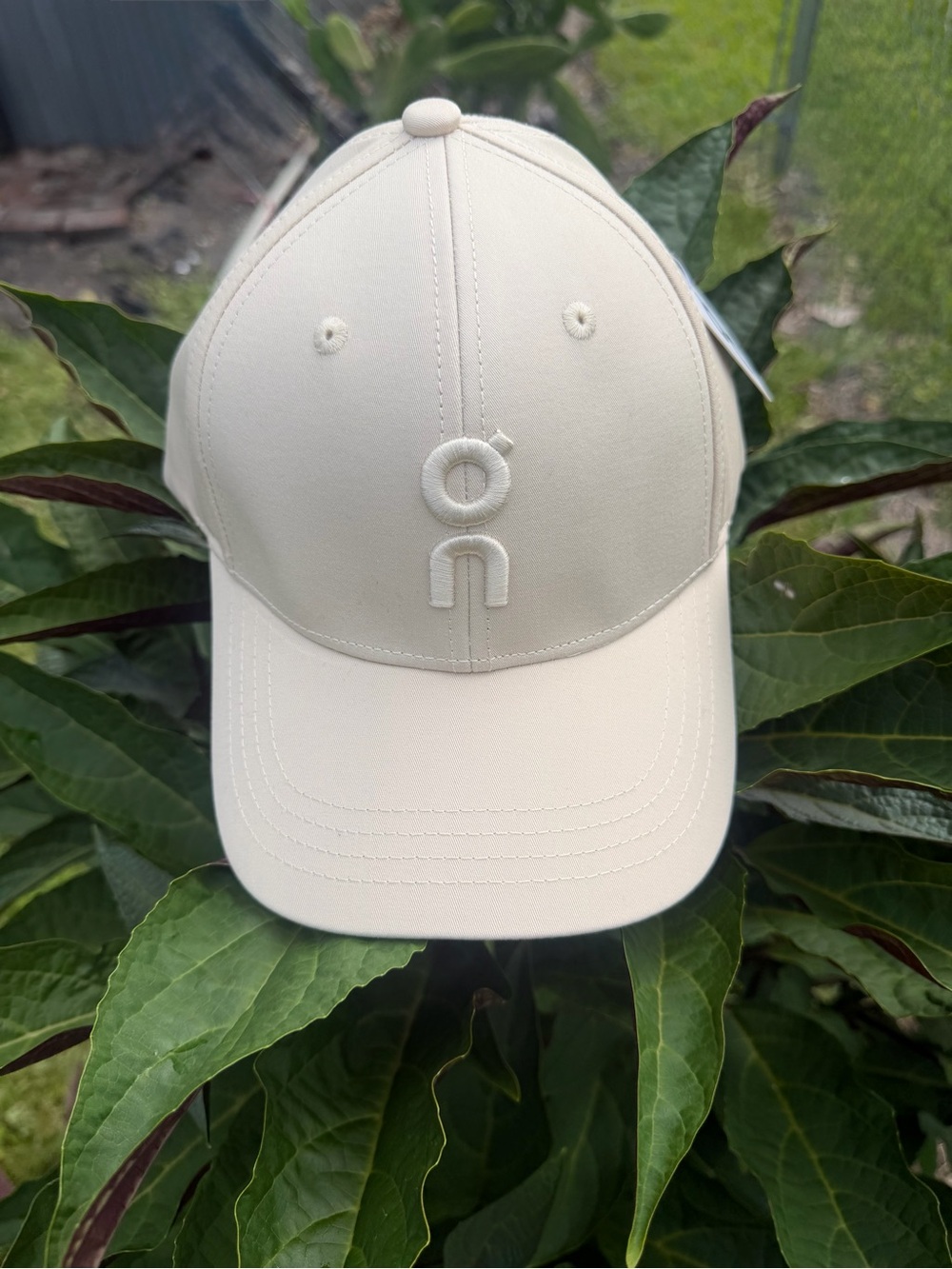 On Running Cream Curved-Brim Cap - Picture 4 of 9